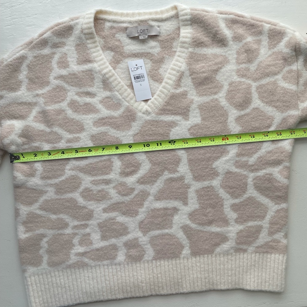 Loft v-neck animal print sweater. - Picture 10 of 15